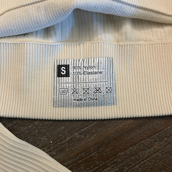 NEW Cropped Workout Top - Picture 6 of 6